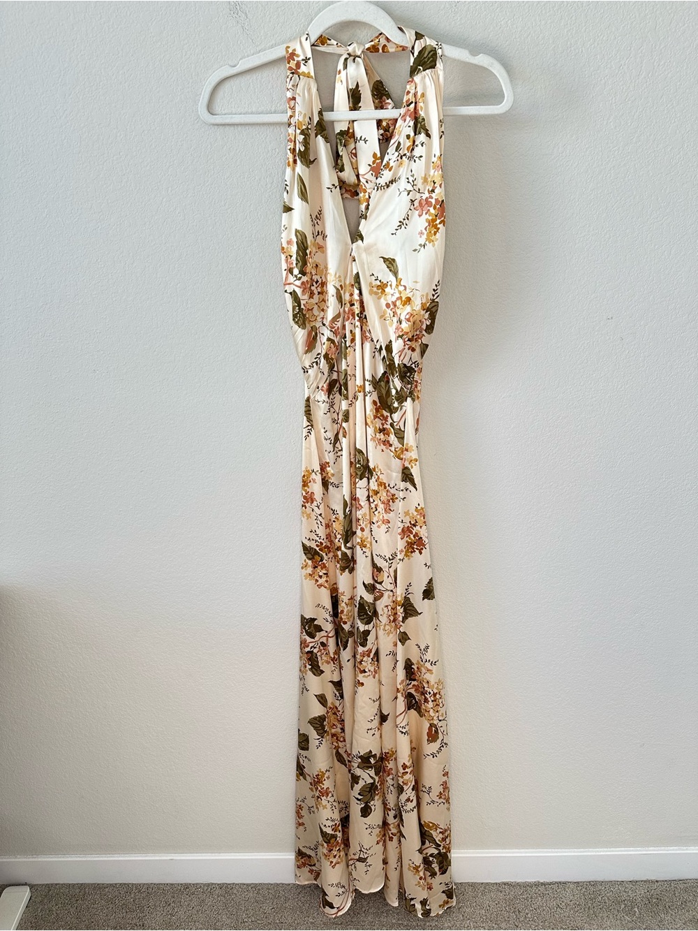 Reformation Veria Silk Halter Maxi Dress
Floral Bella SZ US 2 - Picture 2 of 8